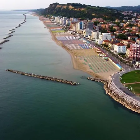 Gulliver - Relax A Due Passi Dal Mare! 아파트 페자로
